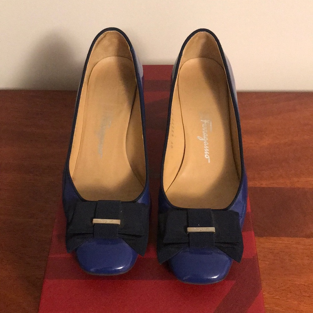Ferragamo blue pump